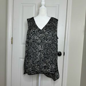 Lane Bryant Black and White Animal Print Sleeveless Top Size 18 Hi Low V-Neck